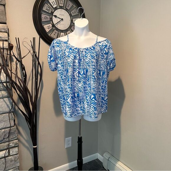 Tops - NWOT Pink Dot Peekaboo Shoulder Blouse Blue and White Design Size 3x
